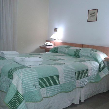 Iberia Hotel Olascoaga Neuquen Ngoại thất bức ảnh